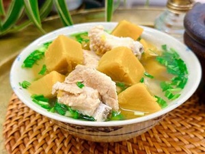 CANH SƯỜN NON NẤU BÍ ĐỎ